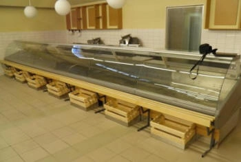 vitrină frigorifică pentru lactate și brânzeturi