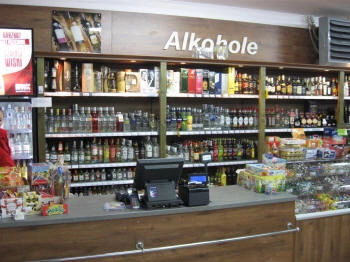 stand de casă cu frigider incorporat
