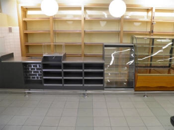 vitrină comercială cu sistem securitate